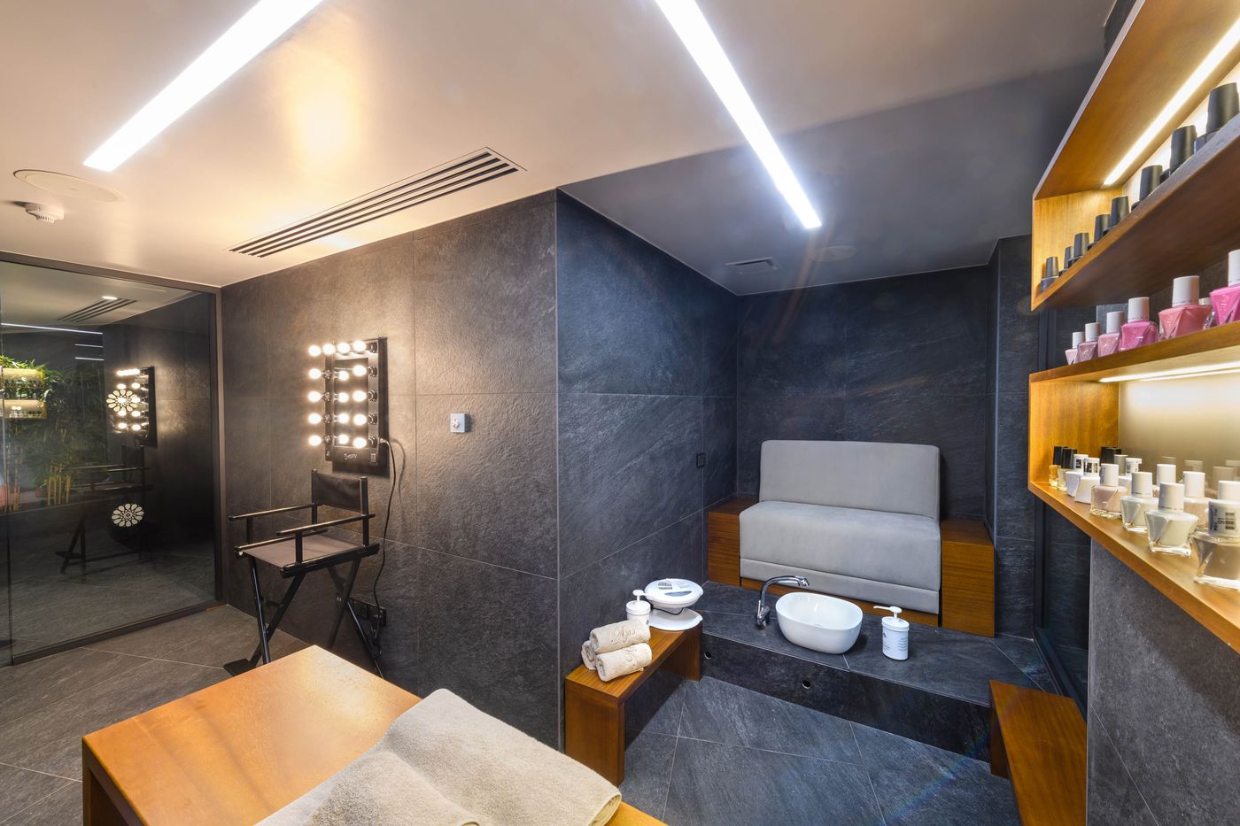 Ajax-Hotel-Sports-and-Entertainment-59