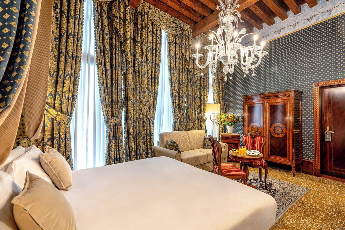 Al-Ponte-Dei-Sospiri-Junior-Suites-Room-10