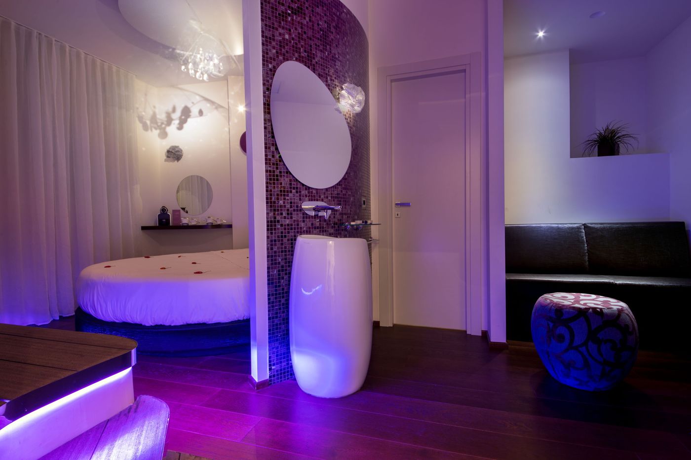 SuiteSistina-For-Brave-Lovers-Room-17