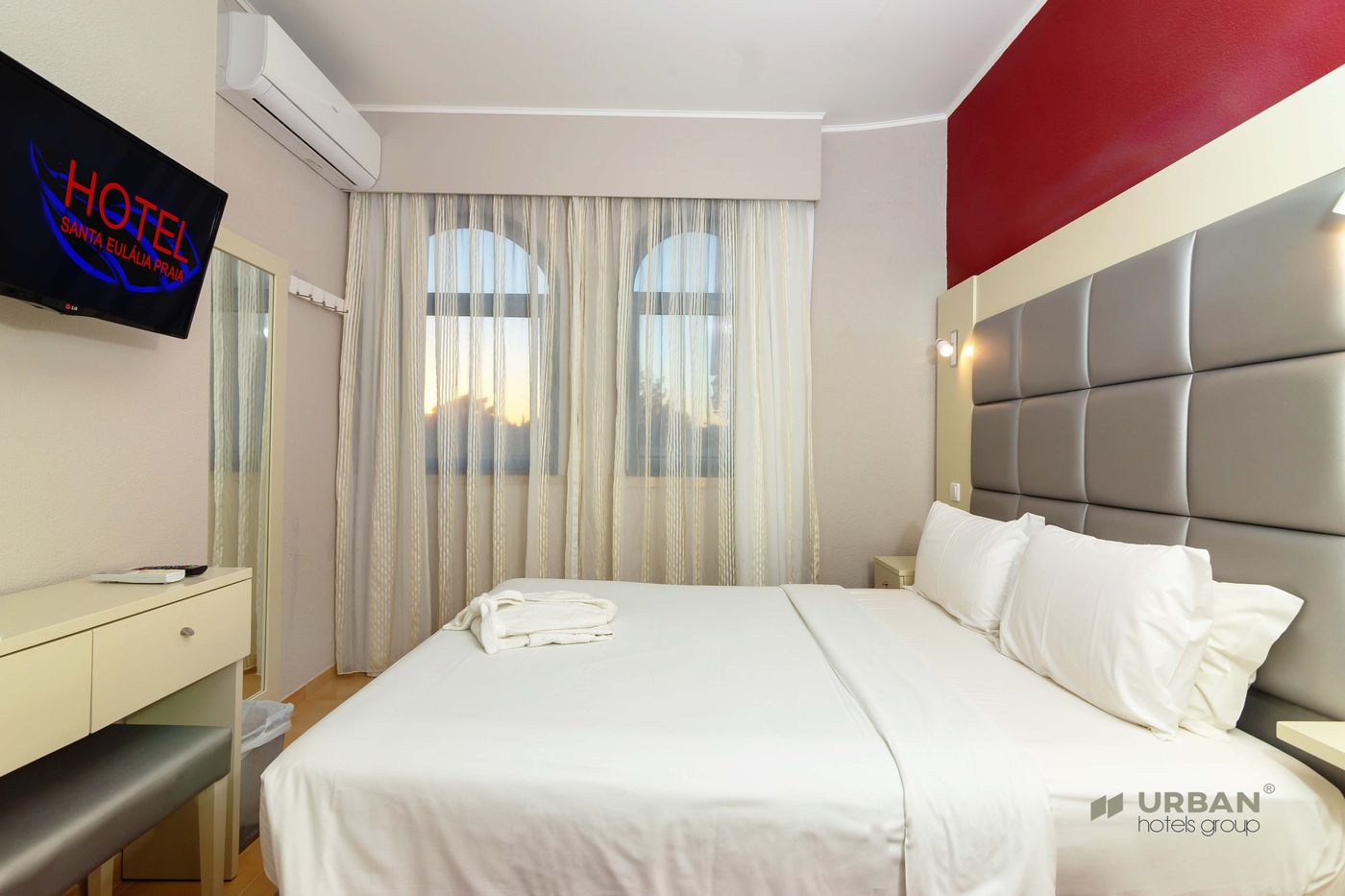 Hotel-Santa-Eulalia-Praia-Room-35