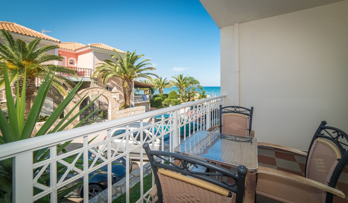 Xenos-Kamara-Beach-Room-44