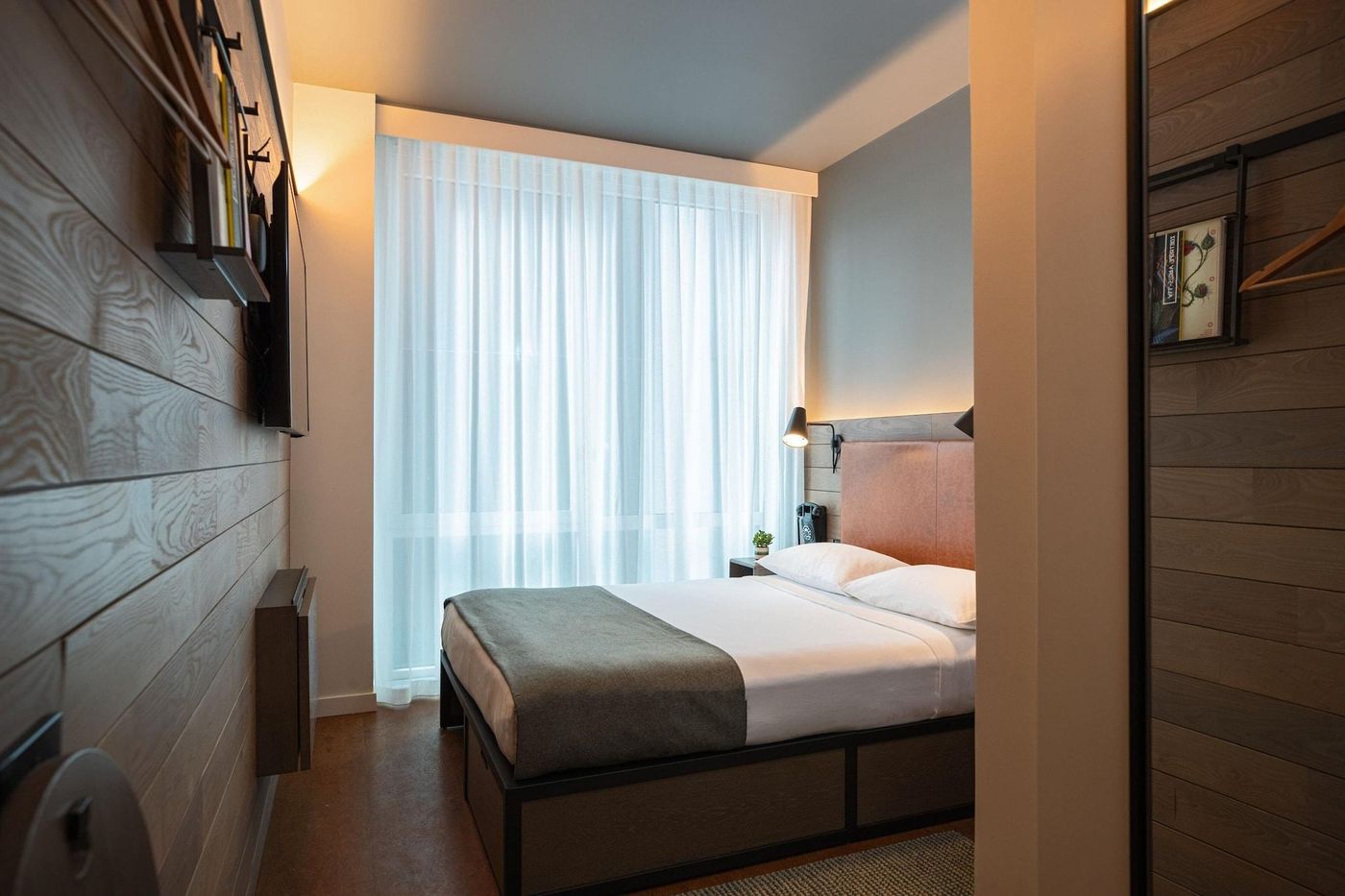 Moxy-NYC-Downtown-Room-28