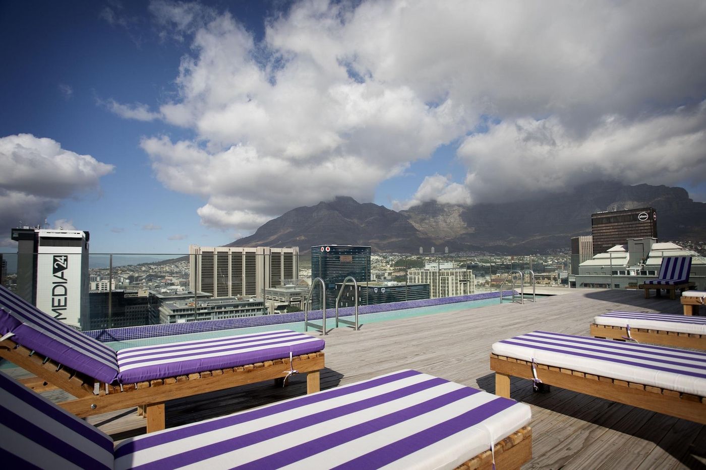 Hotel-Sky-Cape-Town-Sports-and-Entertainment-41