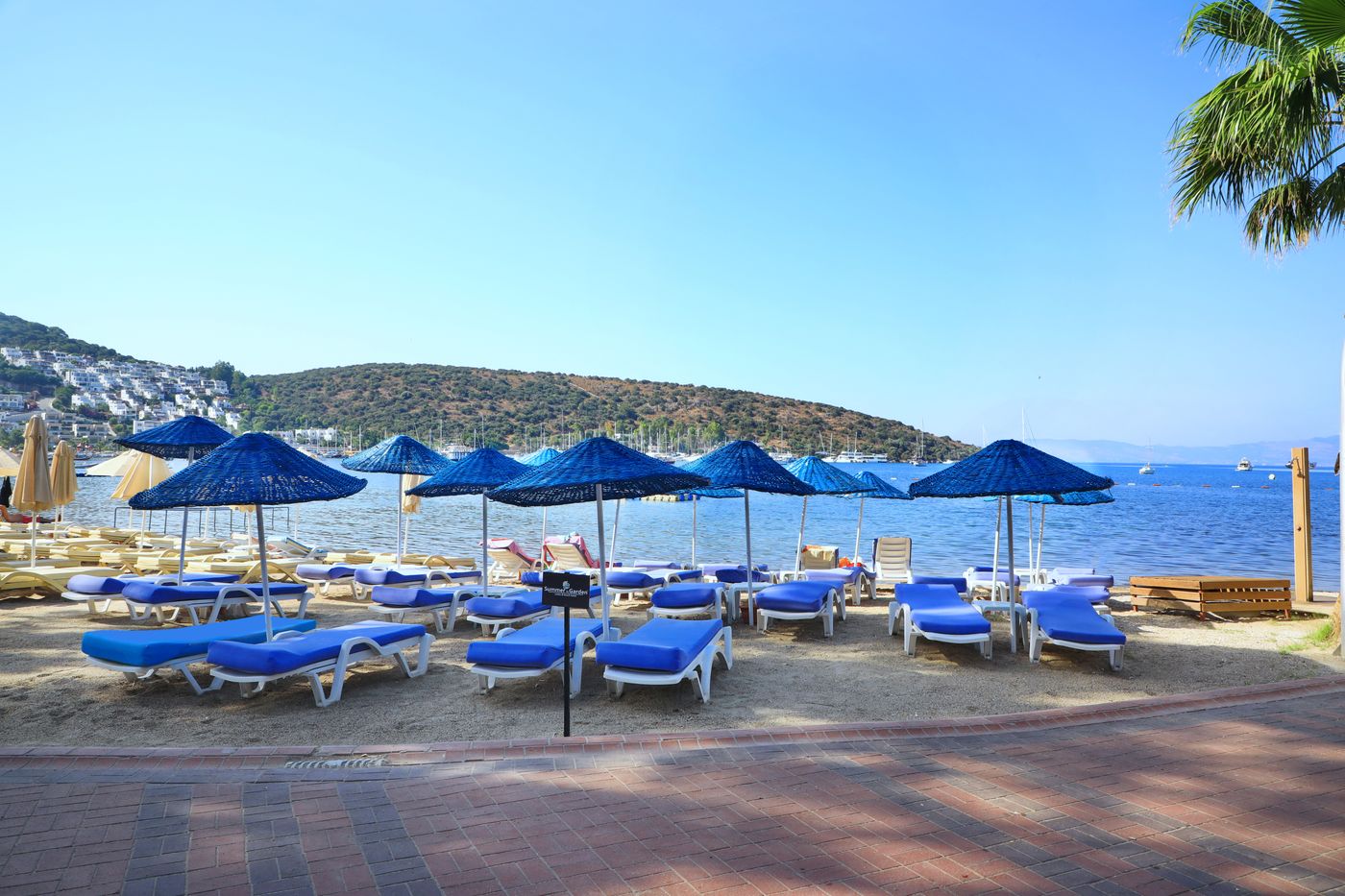 Summer Garden Suites & Beach Hotel