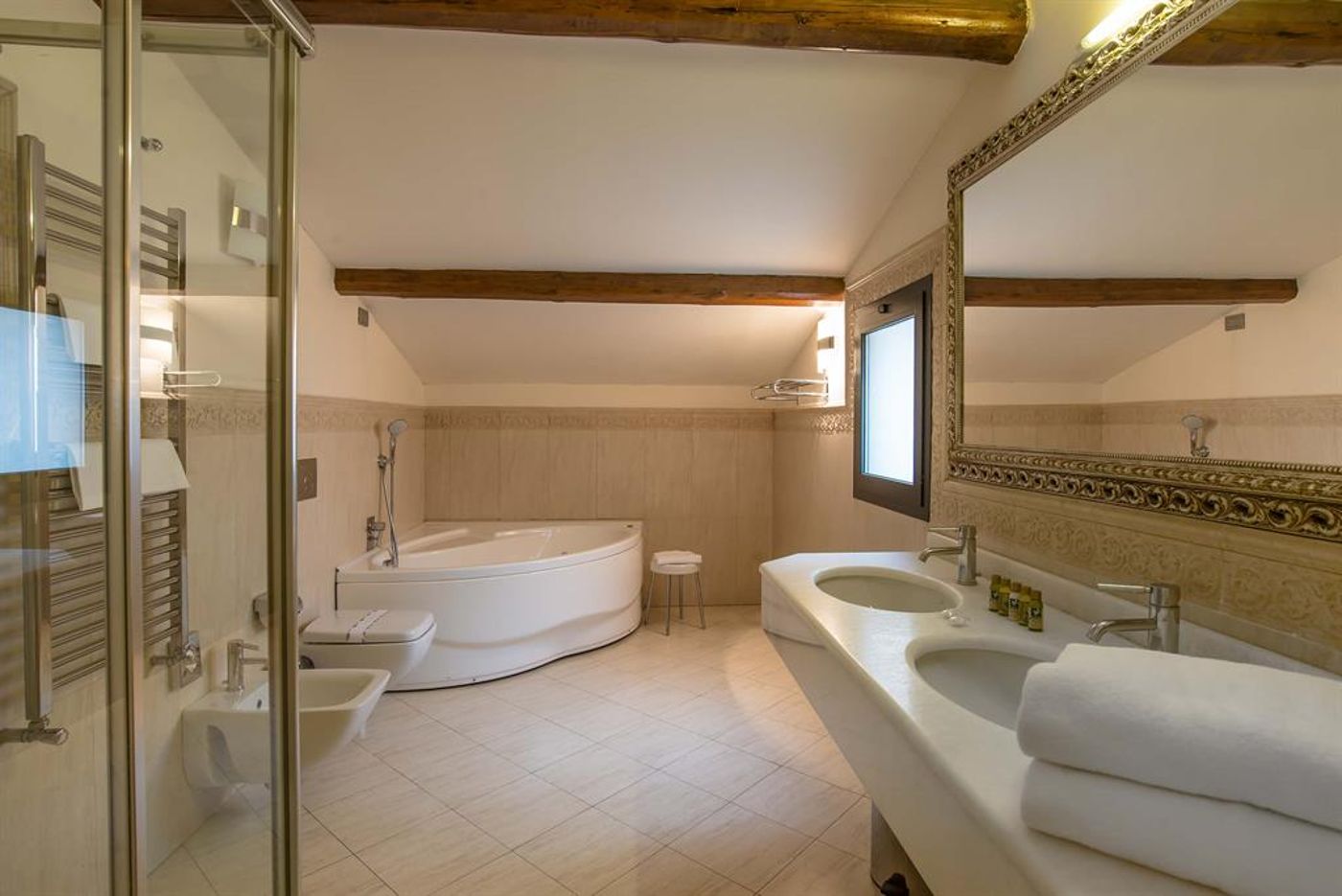 Atlantic-Palace-Room-63