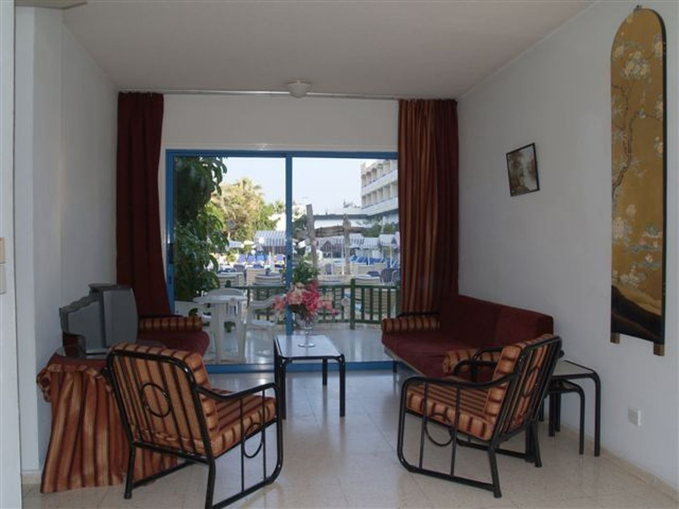 Paphiessa Hotel and Apartments