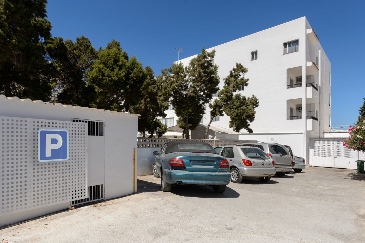 Apartamentos-San-Antonio-Beach-General-view-10