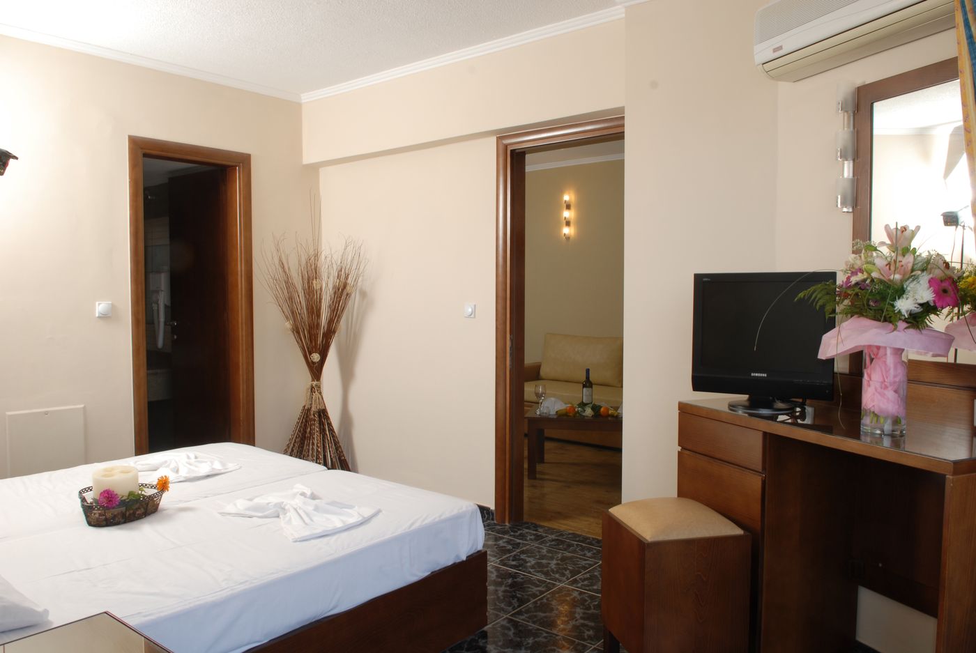 Sacallis-Inn-Beach-Hotel-Room-21