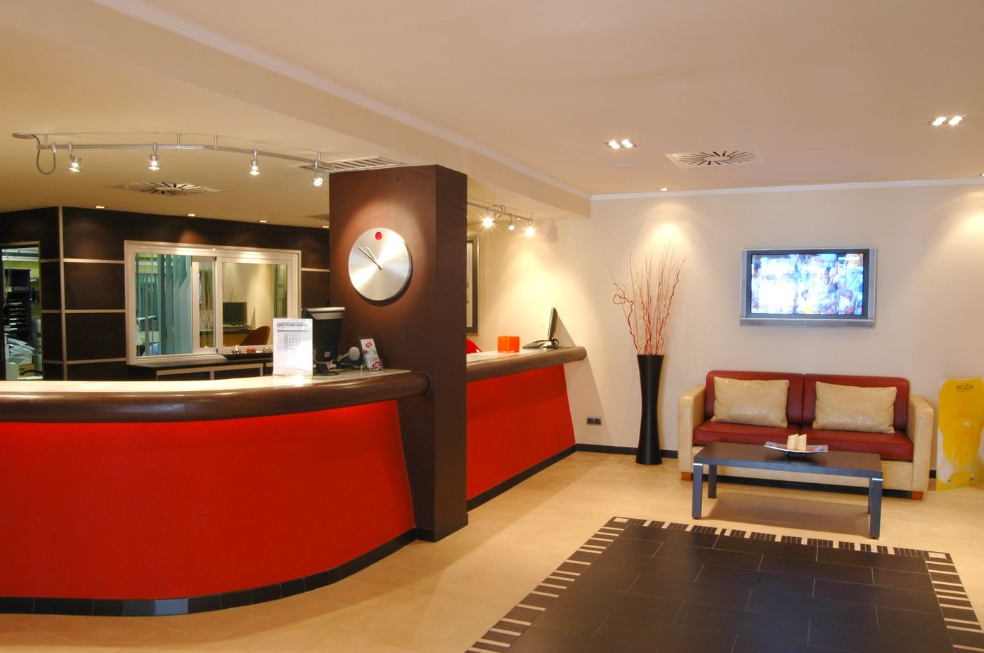 Macdonald-Dona-Lola-Lobby-34