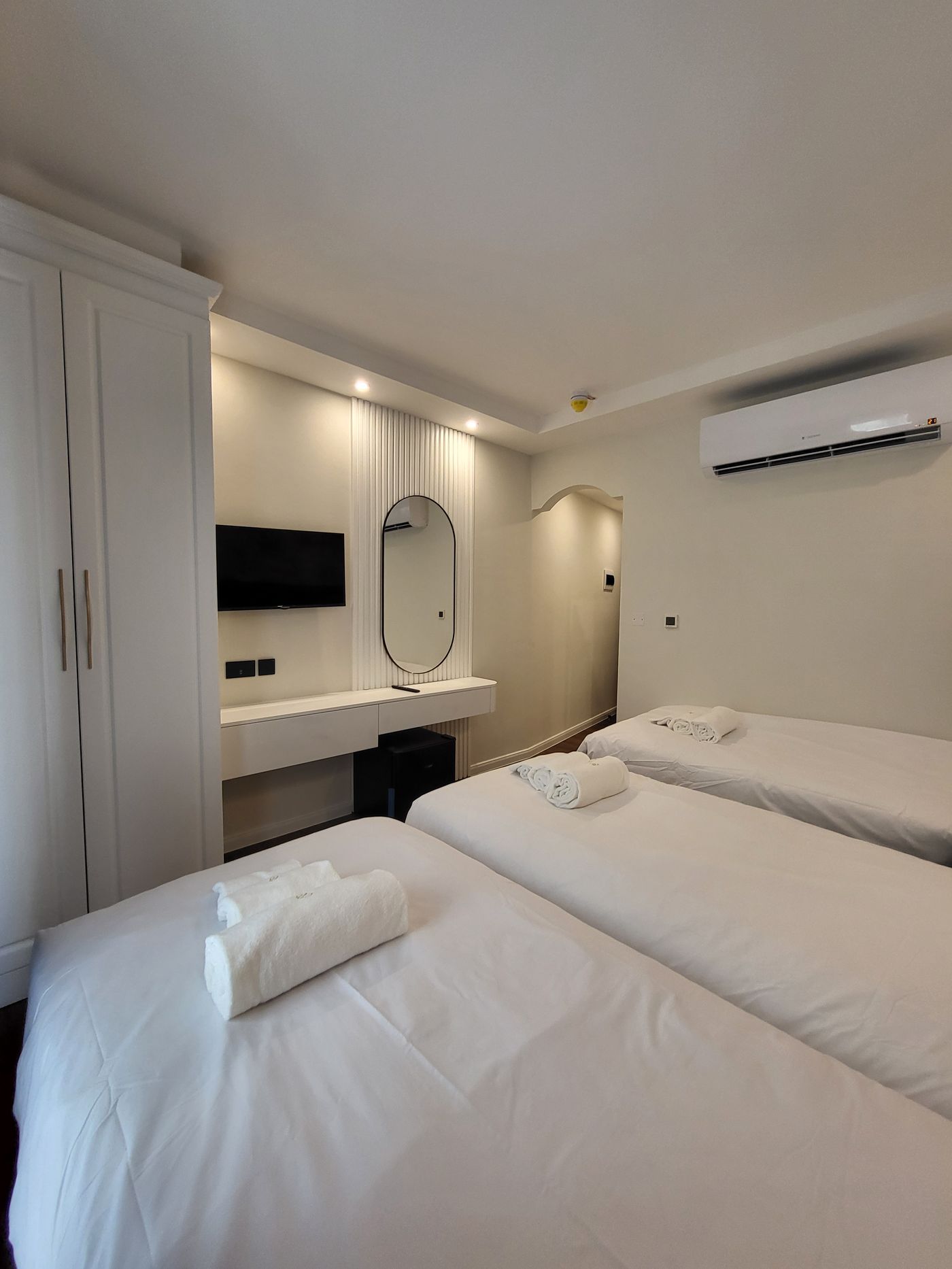 Carlton-Hotel-Room-18