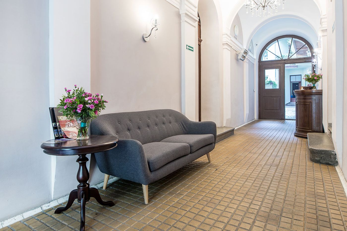 Aparthotel-Old-Town-Lobby-1