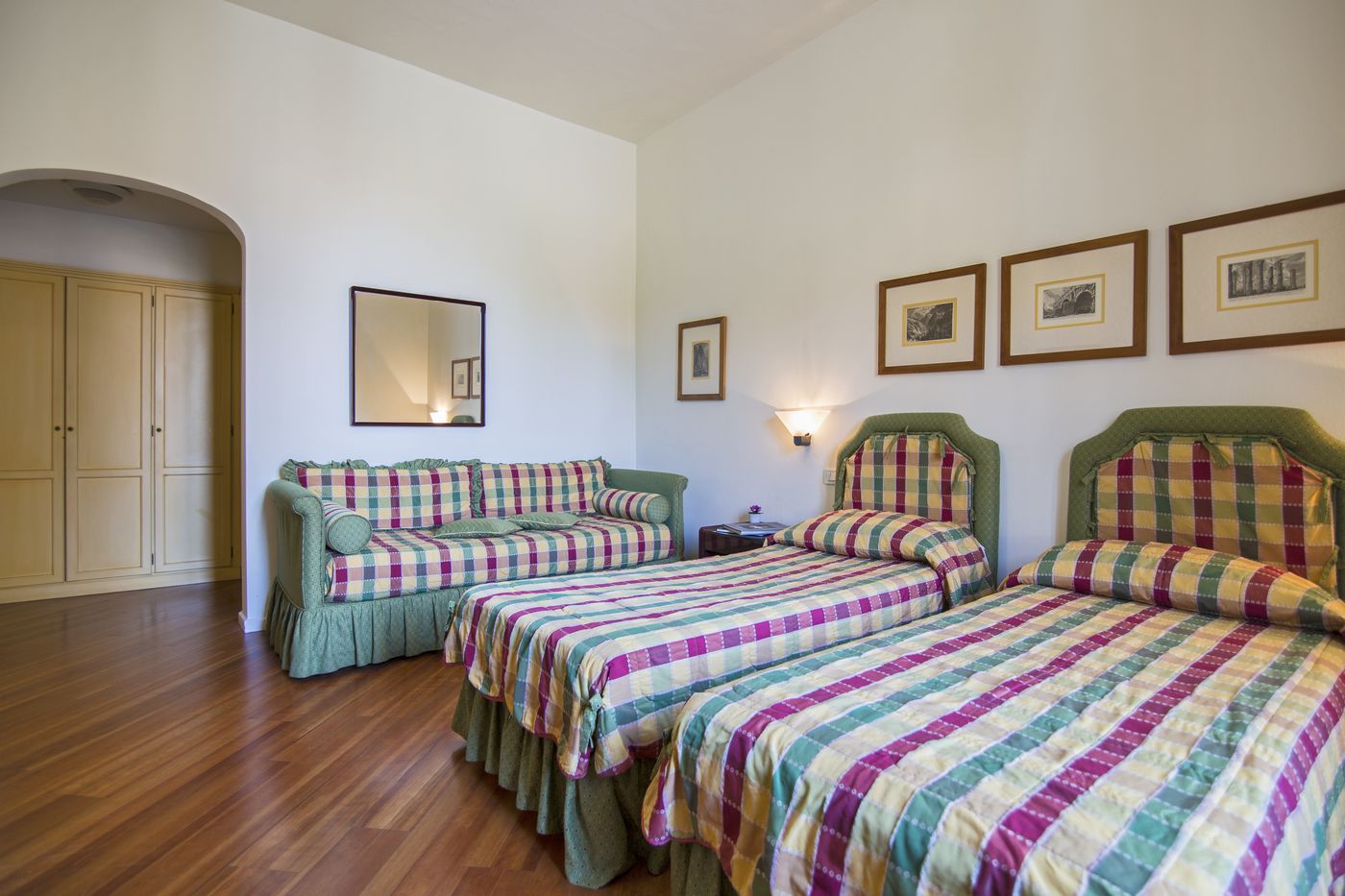 Italia-Hotel-Room-12
