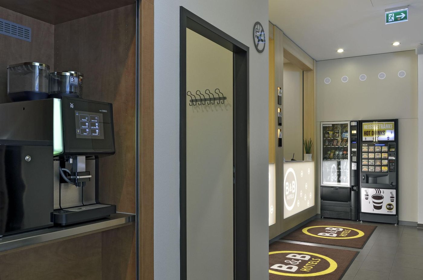 B-B-Hotel-Berlin-Potsdamer-Platz-Lobby-16