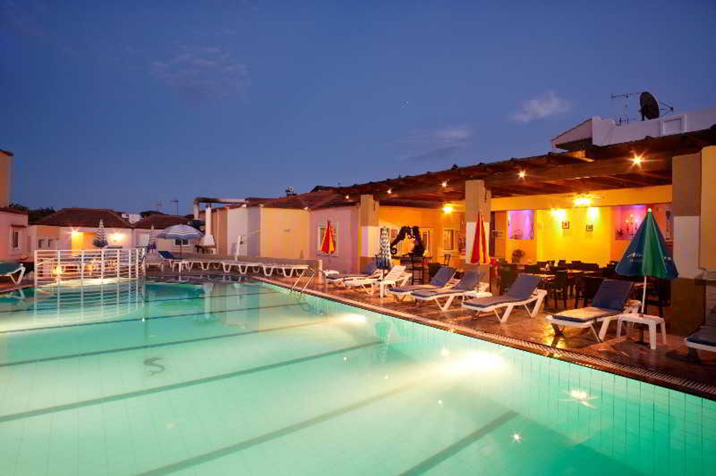 Marietta-Aparthotel-Pool-2