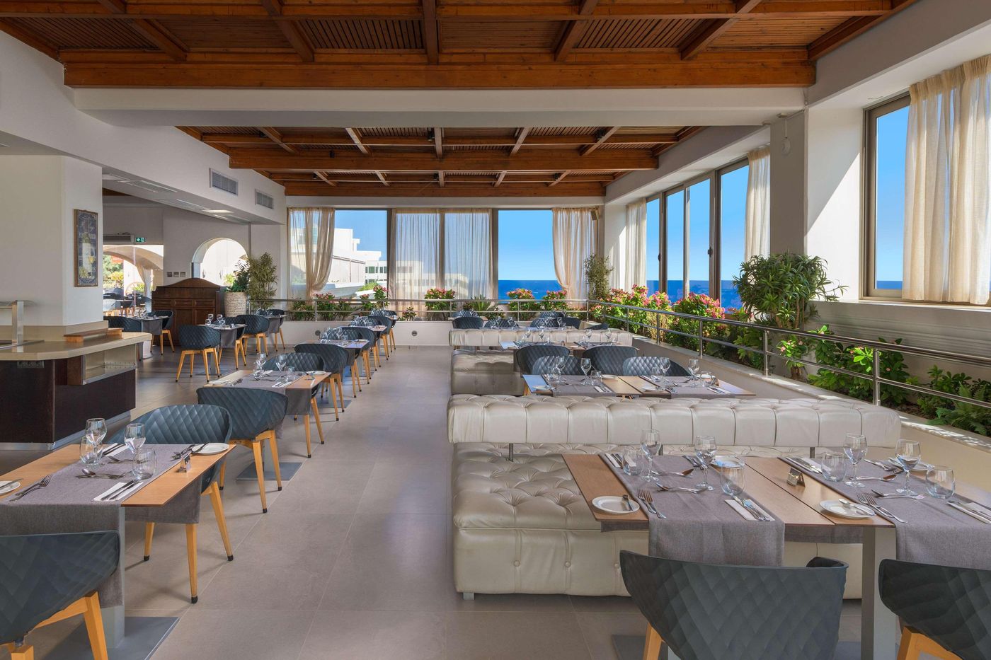 La-Marquise-Luxury-Resort-Complex-Restaurant-47