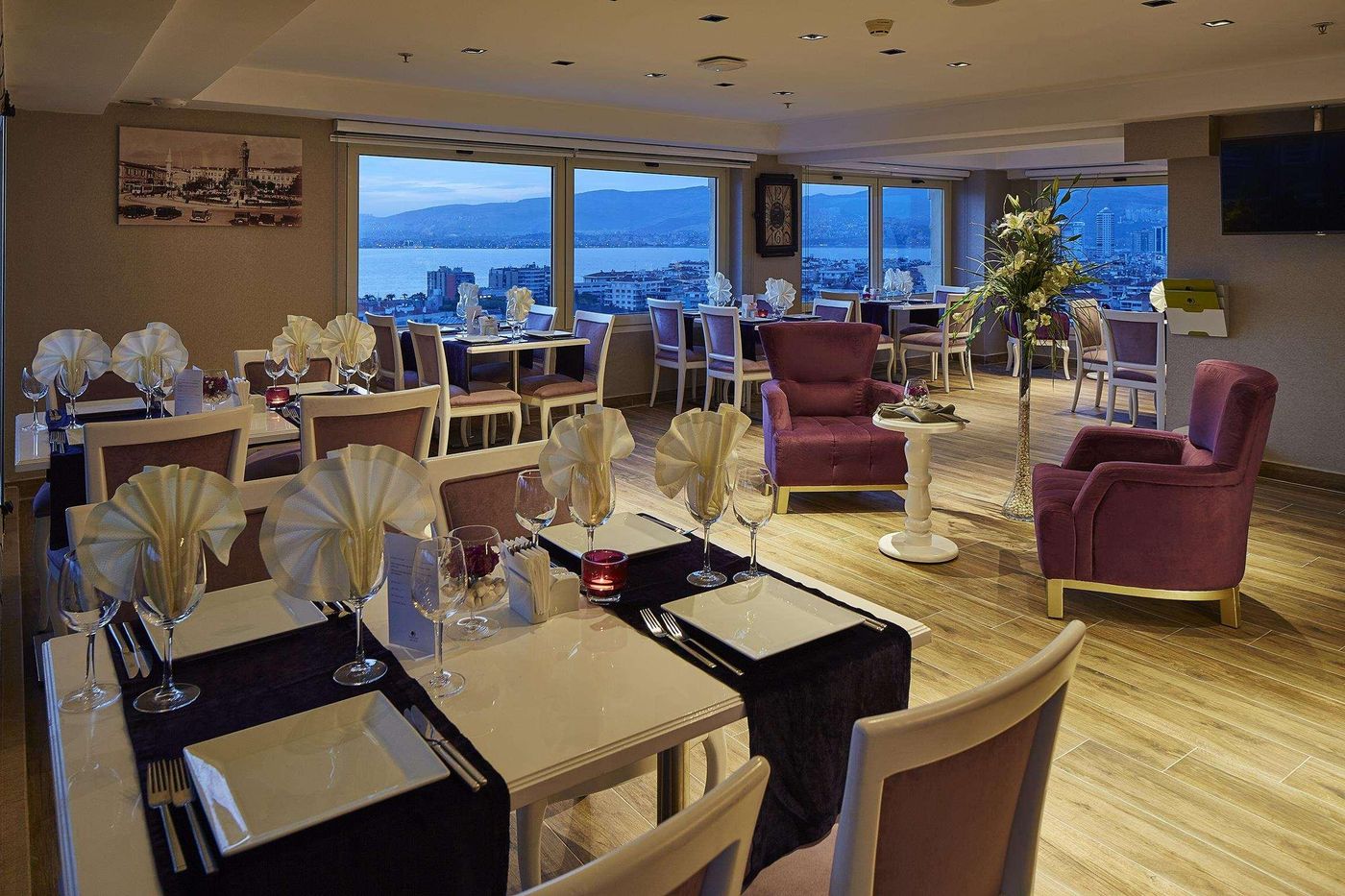 DoubleTree-By-Hilton-Izmir-Alsancak-Bar-49