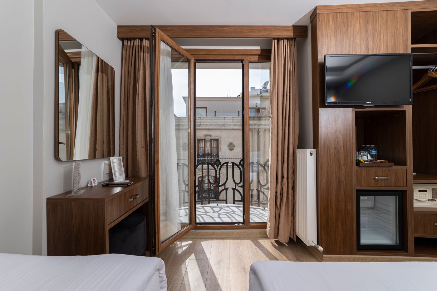 Hotel-Black-Tulip-Room-5