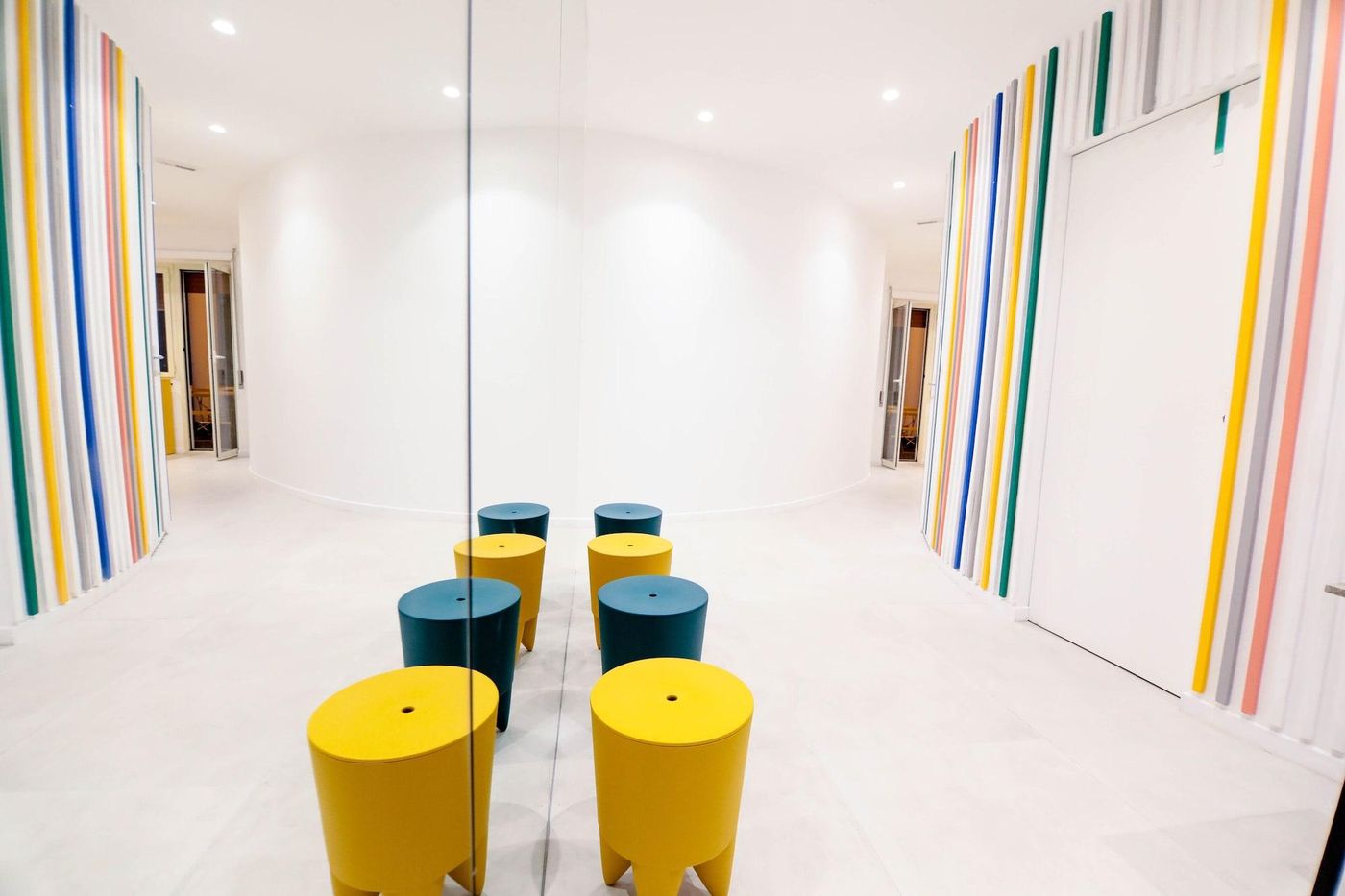 O-Effe--Global-Suites-at-Vatican-Lobby-8