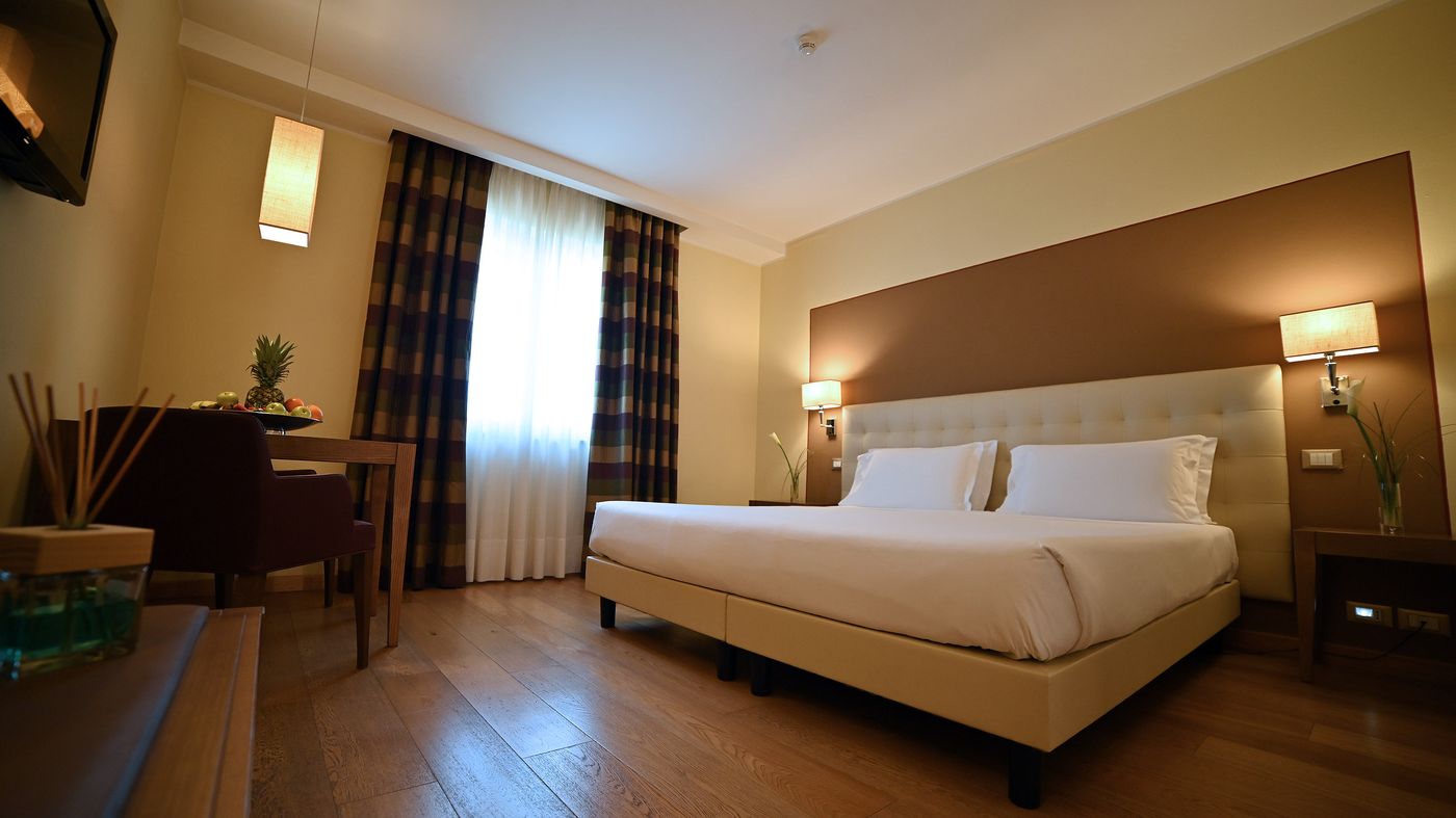 Best-Western-Grand-Htl-Guinigi-Room-20