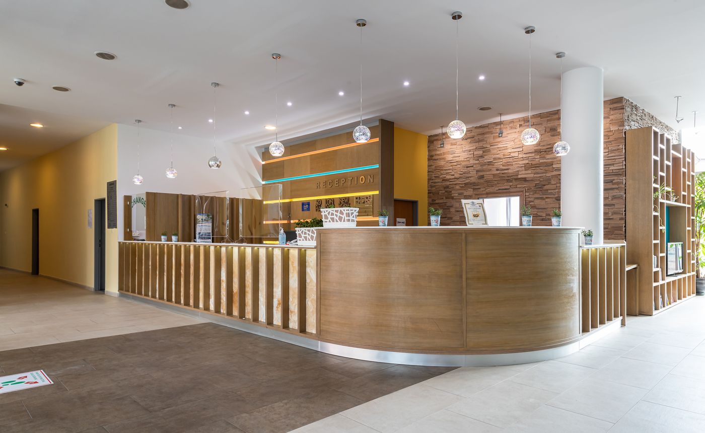 Ivana-Palace-Hotel-Lobby-40