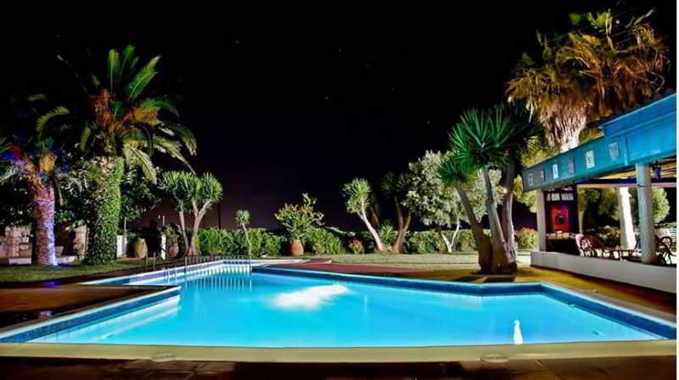 Classic-Apartments-Pool-12