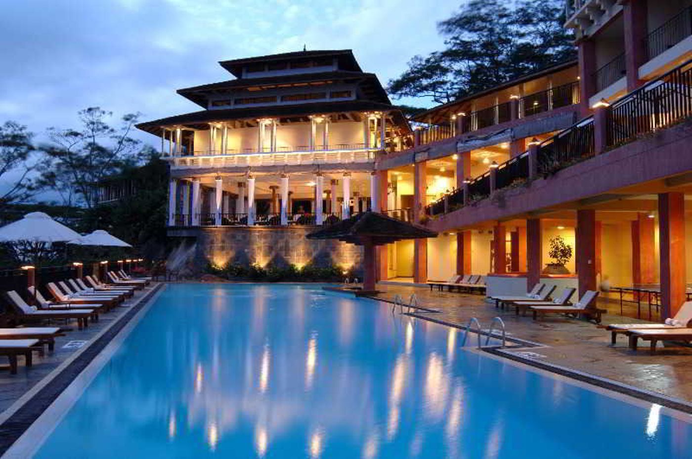 Amaya-Hills-Kandy-Pool-1
