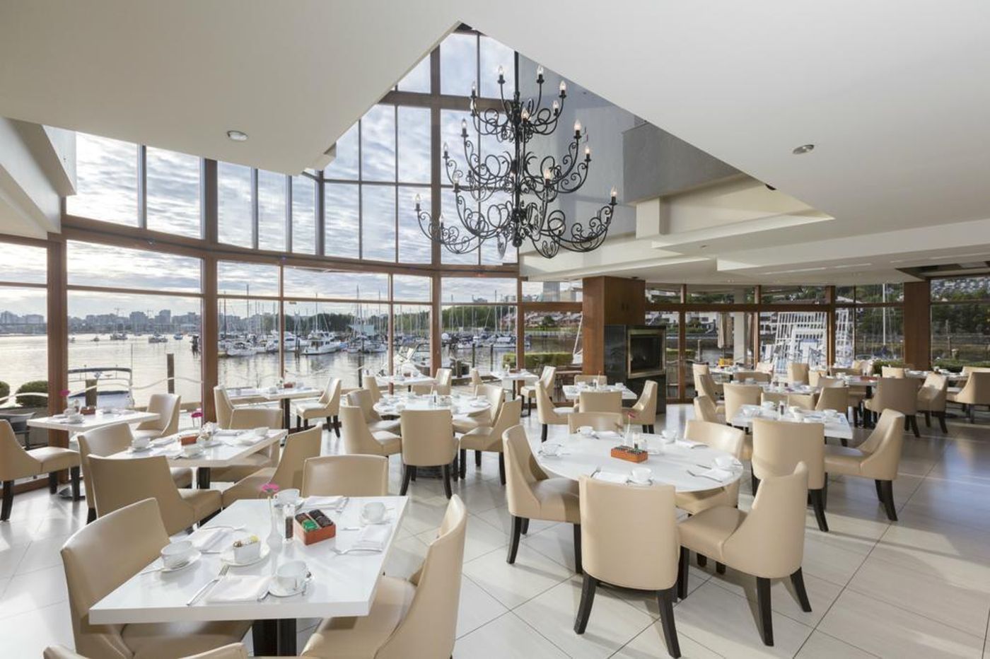 Granville-Island-Hotel-Restaurant-26