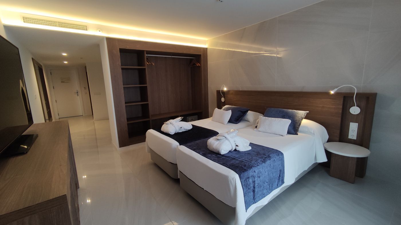 El-Puerto-Ibiza-Hotel---Spa-Room-32