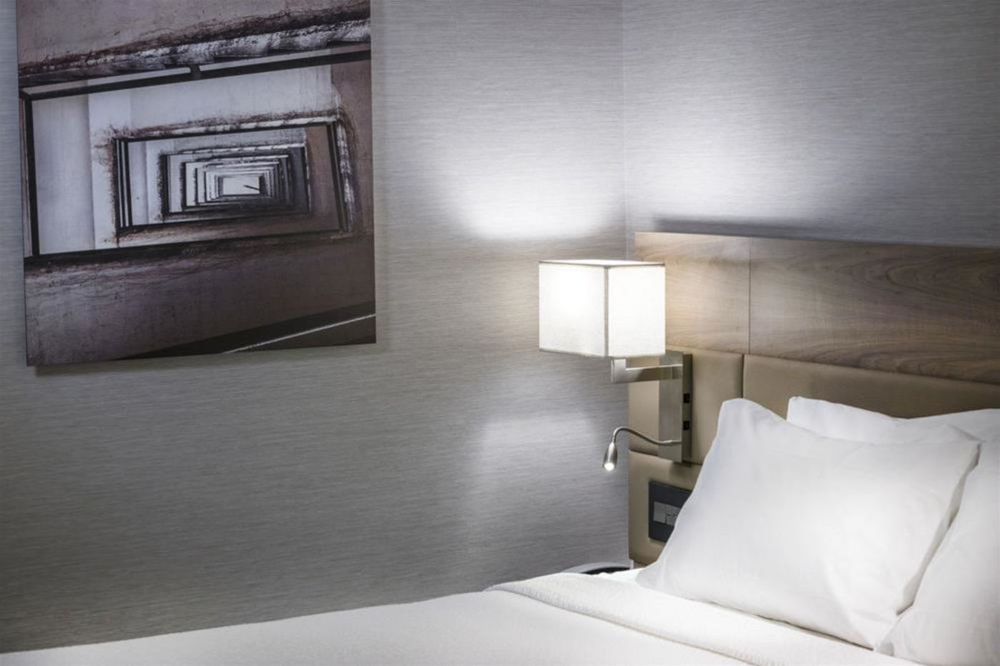 AC-Hotel-Boston-North-Room-33