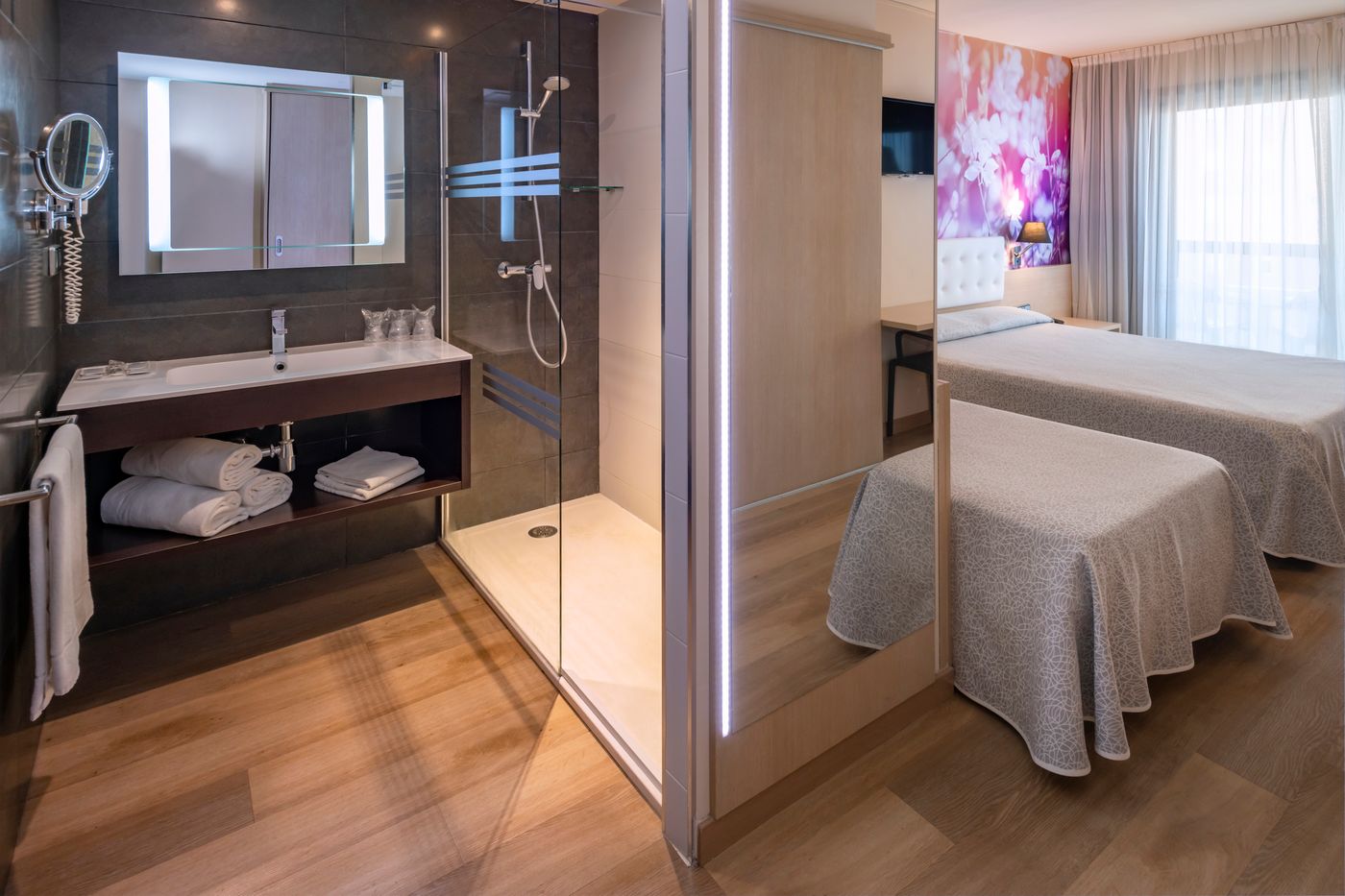 Tropic-Park-Hotel-Room-17