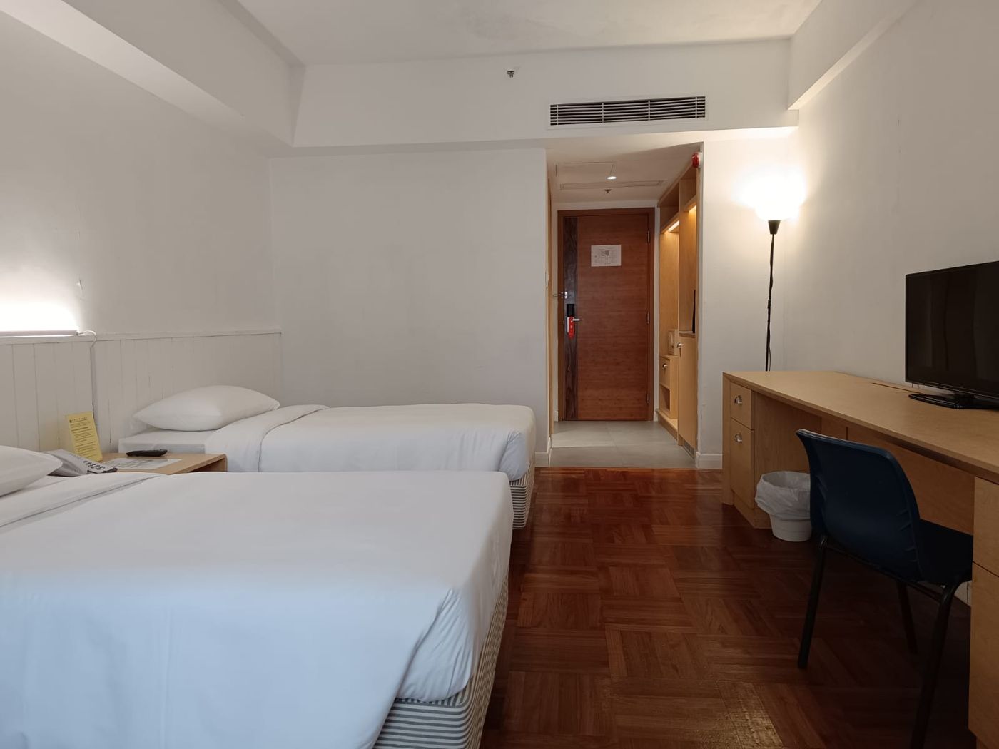 Caritas-Oswald-Cheung-International-House-Room-15