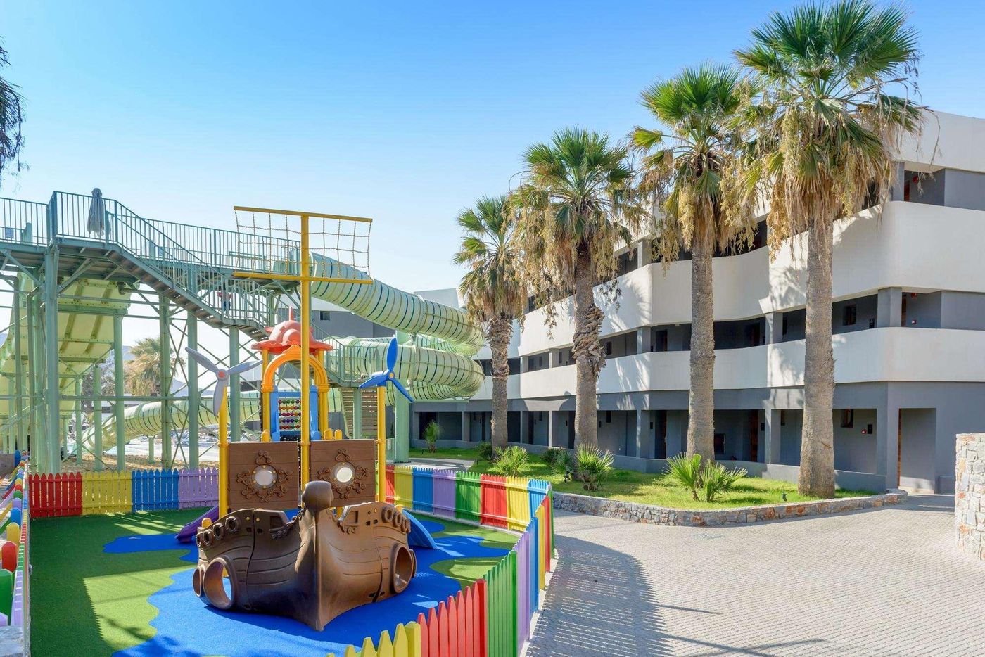 Arina-Beach-Hotel-Sports-and-Entertainment-65