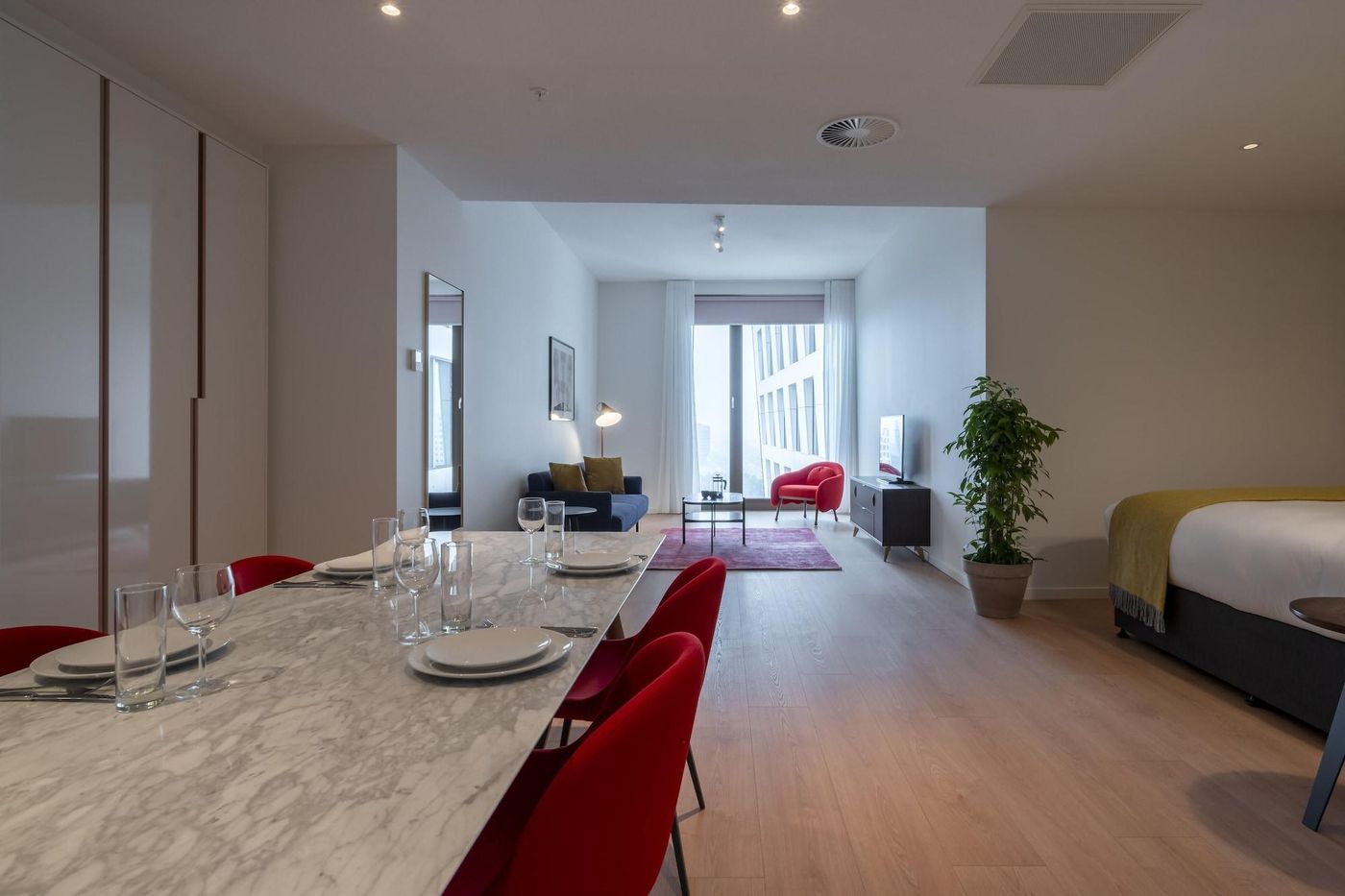 Premier-Suites-Plus-Amsterdam-Room-22