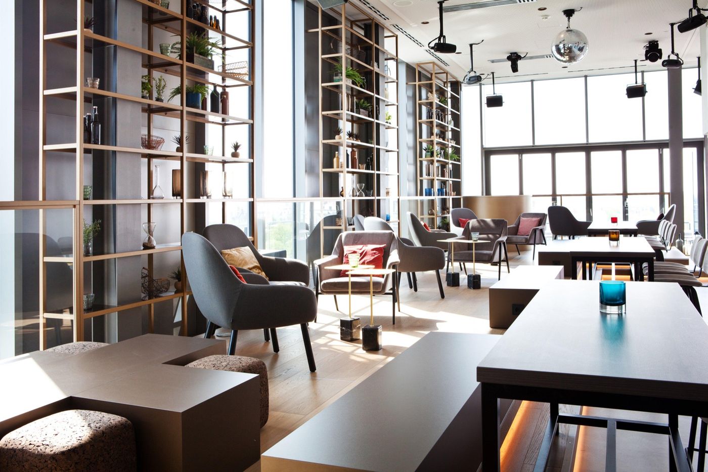 Hotel-Indigo-Berlin---East-Side-Gallery-Bar-5