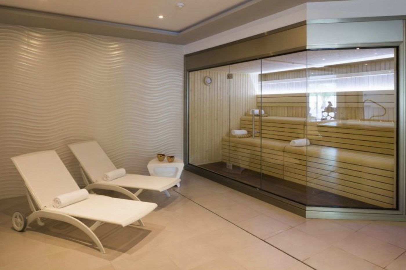 Axel-beach-Ibiza---Adults-Only-Sports-and-Entertainment-32