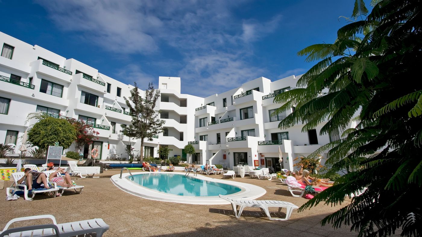 HG-Lomo-Blanco-Pool-1