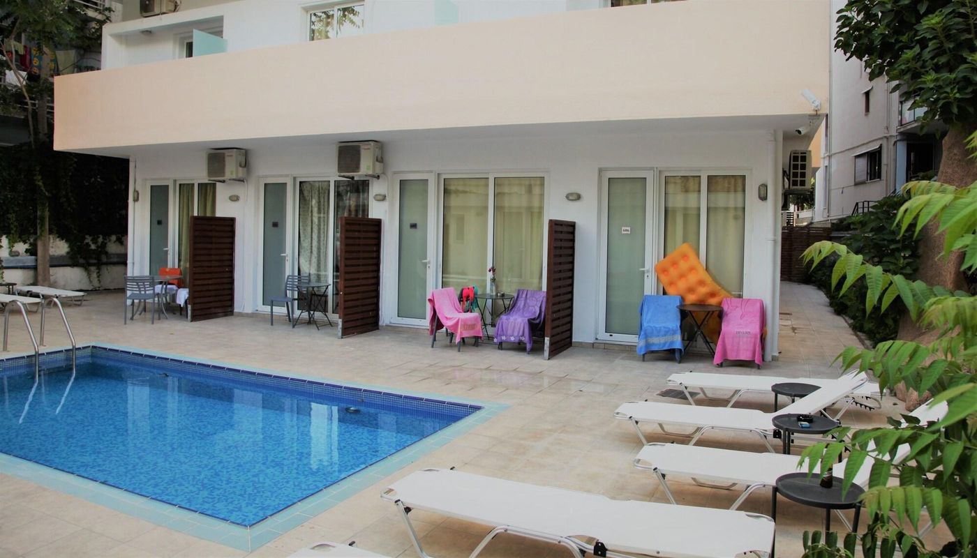 Mimosa-Suites-Hotel-Sports-and-Entertainment-1