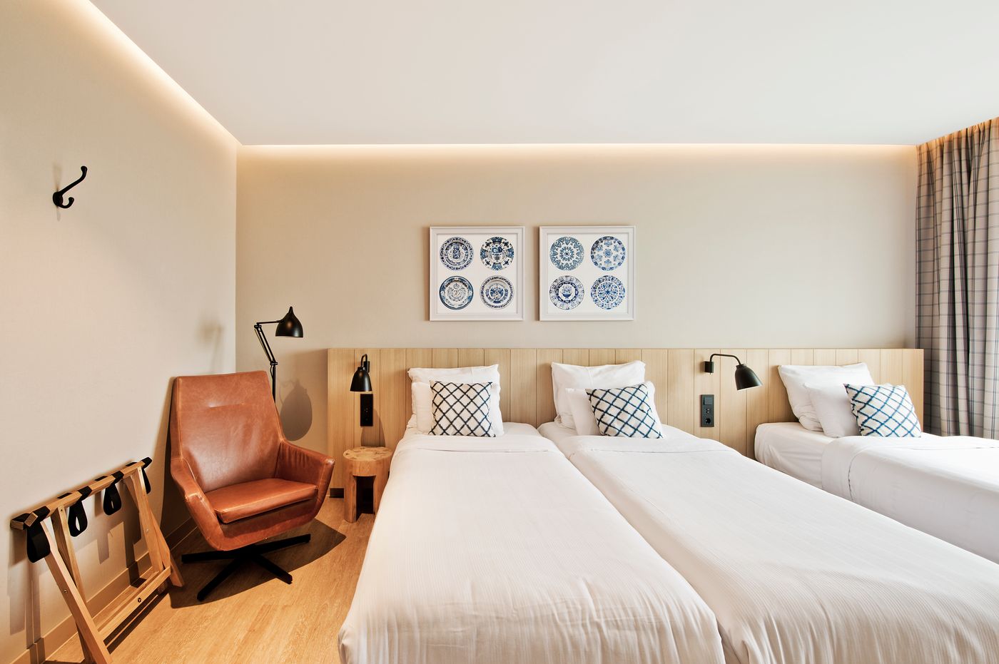 Urban-Lodge-Hotel-Room-35