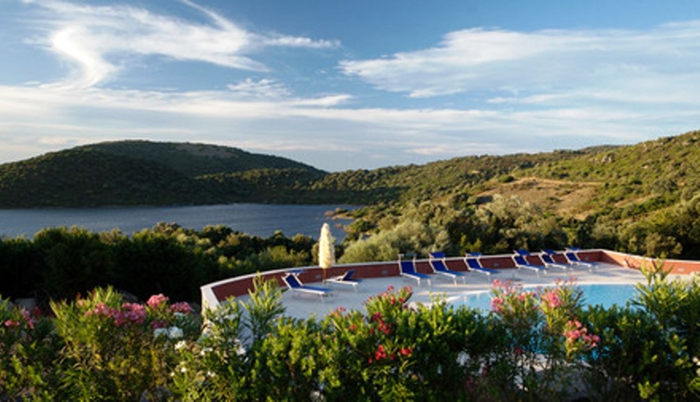 Hotel-Relais-Valkarana-Pool-83