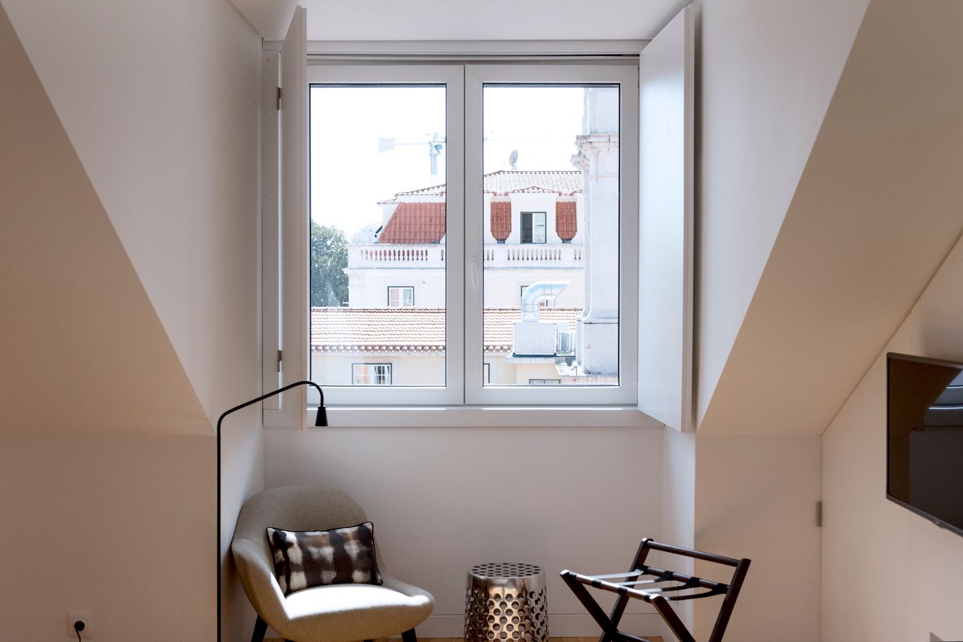 Flora-Chiado-Apartments-Room-30