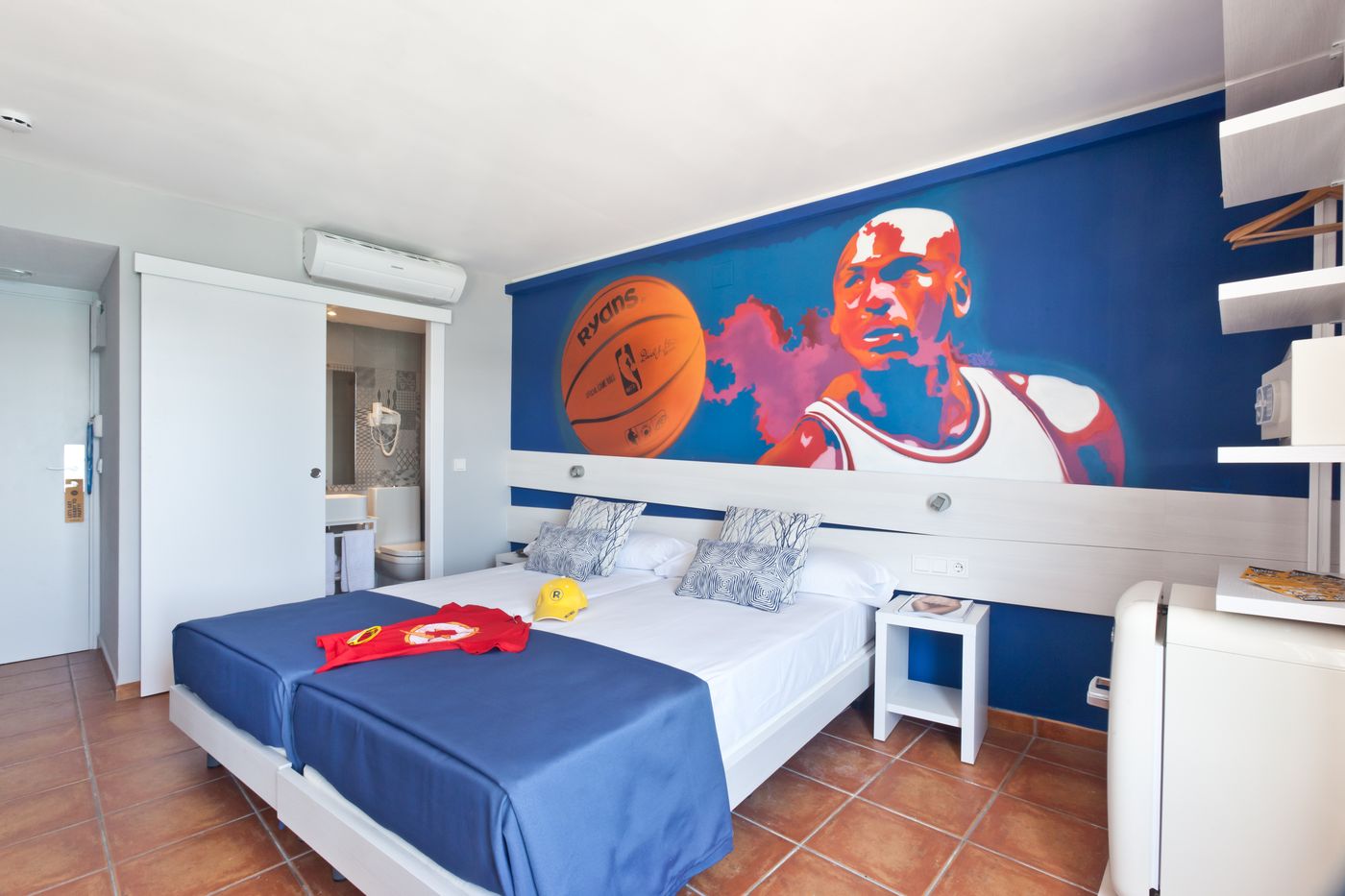 Hotel-Ryans-La-Marina-Room-10