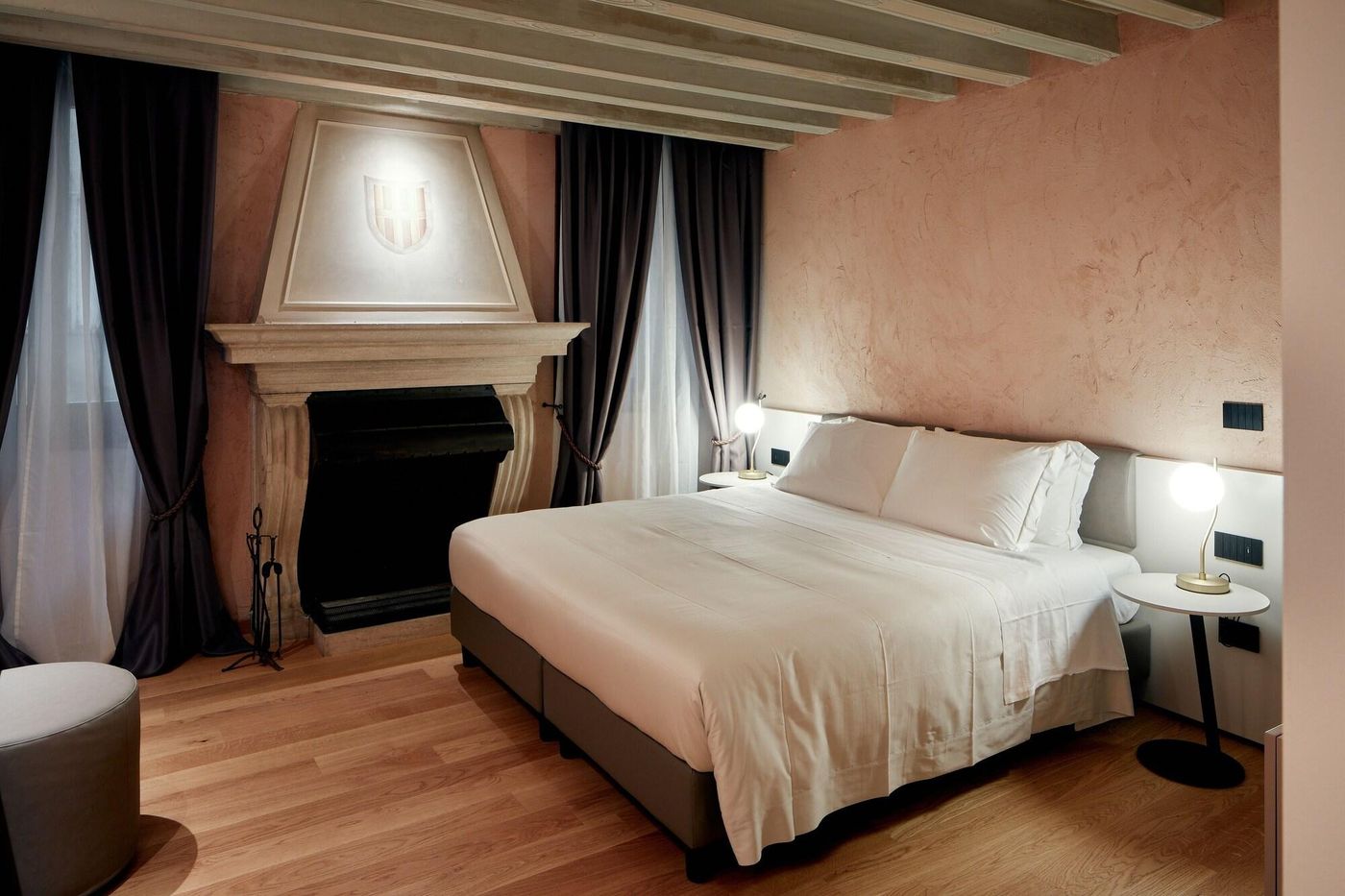 Ca--dei-Proverbi-Suites-Room-9