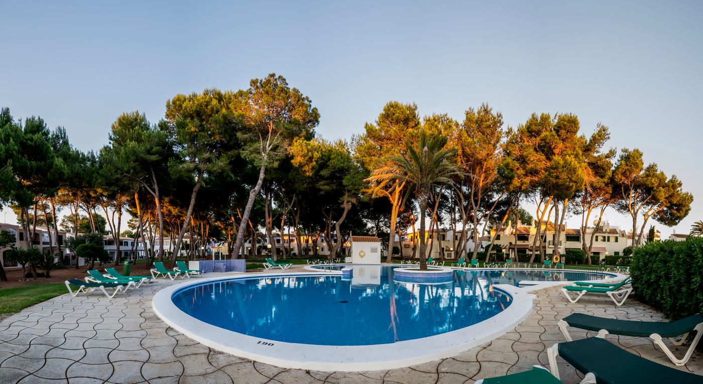 Las-Brisas-I---II-Pool-9