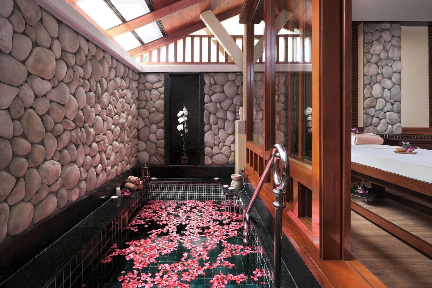 Phuket-Marriott-Resort---Spa--Merlin-Beach-Pool-71