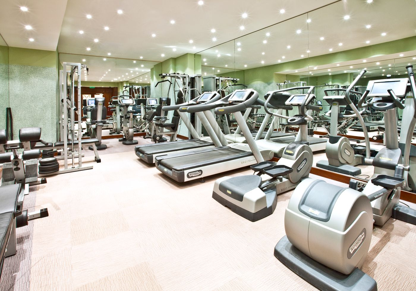 Corinthia-Hotel-Budapest-Sports-and-Entertainment-58