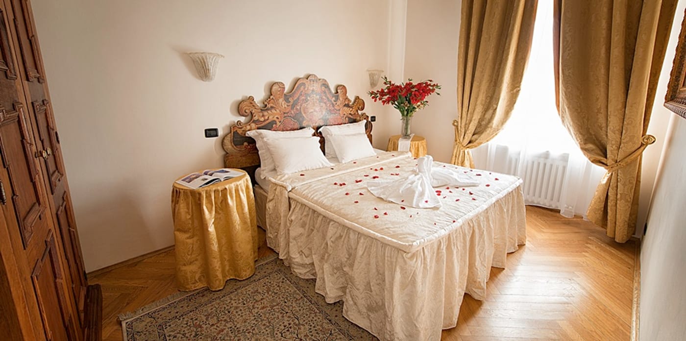 Charles-Bridge-Palace-Room-20