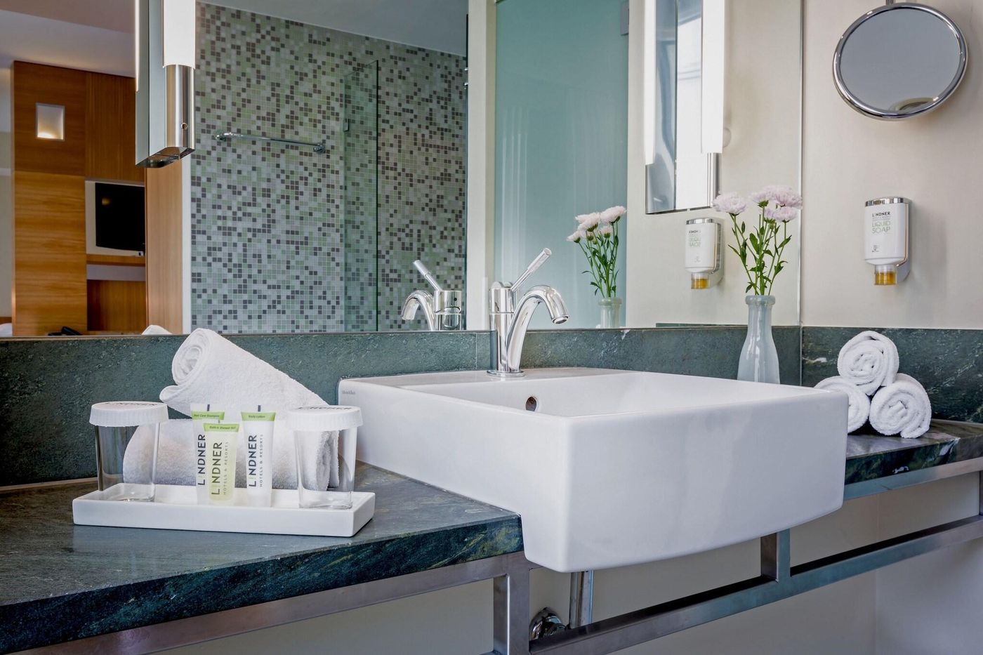 Lindner-Hotel-Berlin-Ku-damm--part-of-JdV-by-Hyatt-Room-57