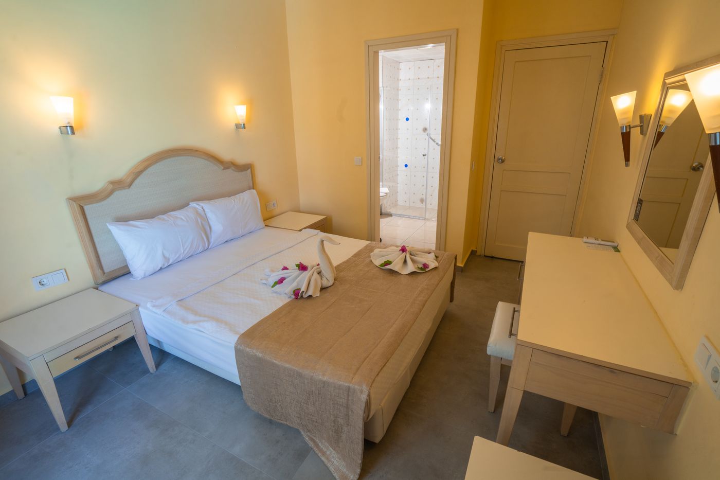 Alenz-Suite-Hotel-Room-20