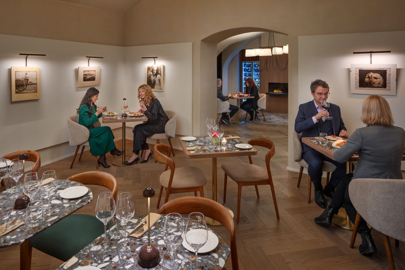 Hotel-BOOKQUET-Restaurant-14