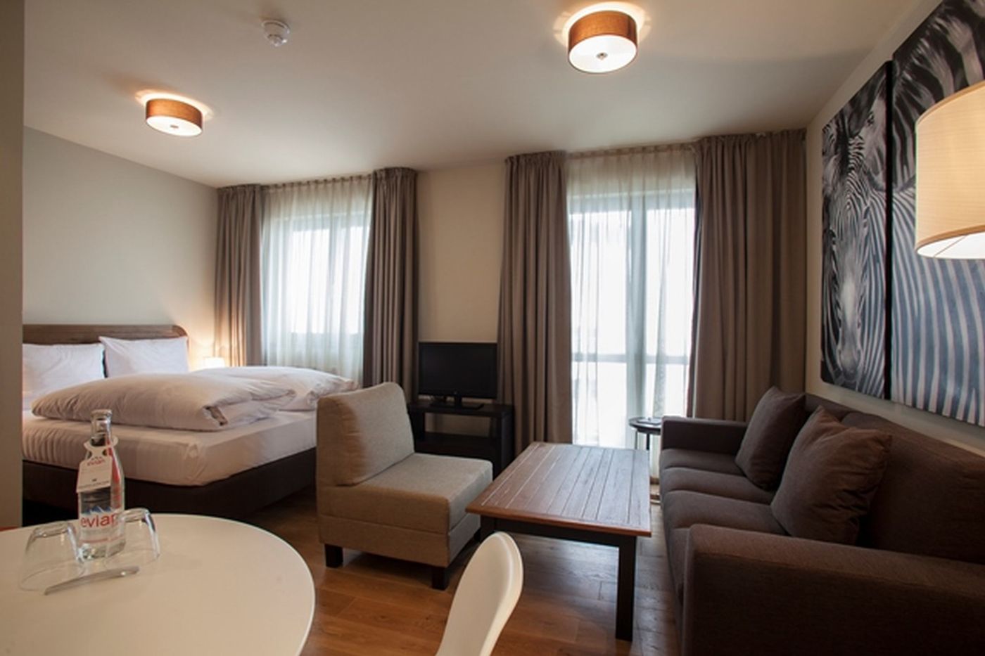 Mondrian-Suites-Hotel-Berlin-Checkpoint-Charlie-Room-11